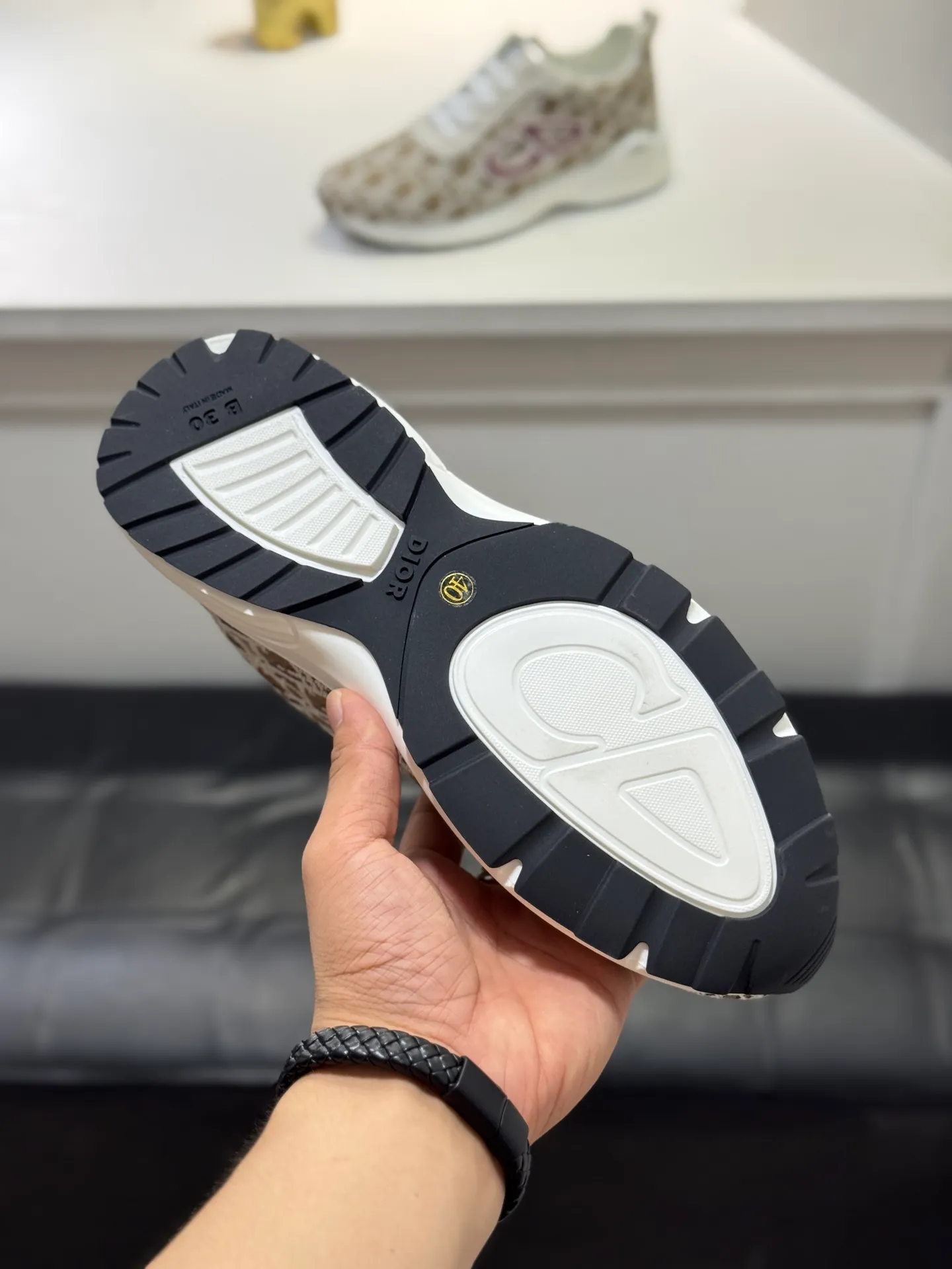 Men's shoes 💰420 [New style] 🏵️🏵️Original quality! Dior🔥Christan Dior (Dior) hot style [new style]⚠⚠️Top purchasing agent🔍🔍Men's HK counters are on sale simultaneously. Sole: The original sole is specially provided by the original factory. The exclusive movable molded sole is super comfortable. The original factory follows the order. 🔍🔍The high-quality multi-color splicing design is exquisite and unique, with canvas upper and mesh lining💪Details determine the quality. We only make shoes with care. You can go in and out of the counter at will. Welcome to compare🇮🇹Size: 38-44 (45 customized)